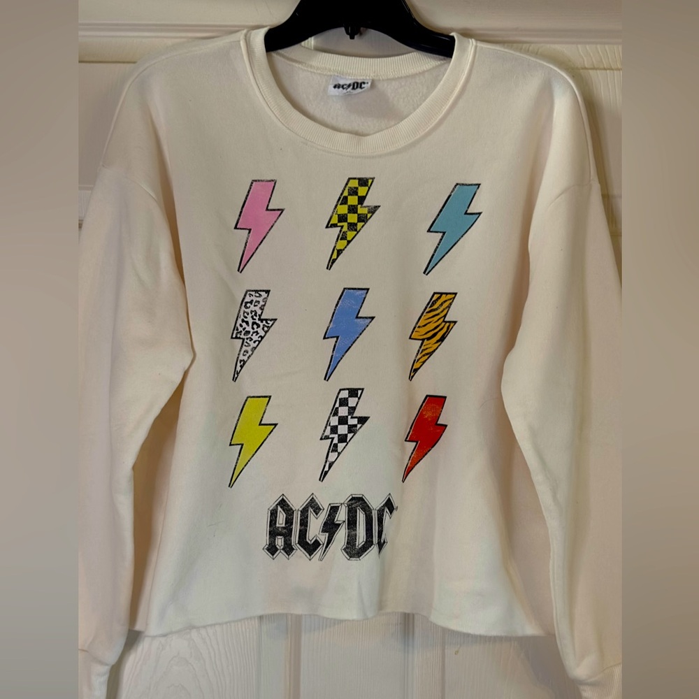 EUC Vintage Very Y2K AC/DC‎ Cream Colored Sweatshirt Size M